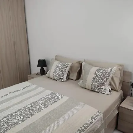 Salina Wharf, Block E, Apt. 26 Apartamento *