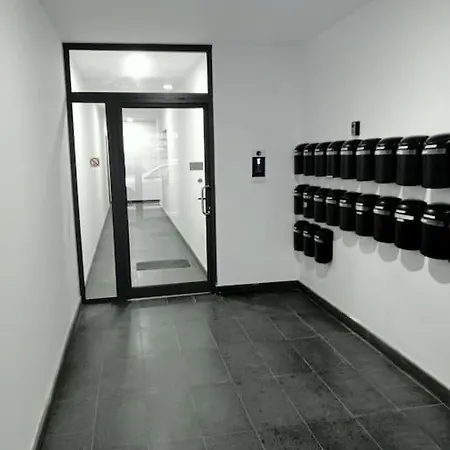 Salina Wharf, Block E, Apt. 26 * 세인트폴스베이